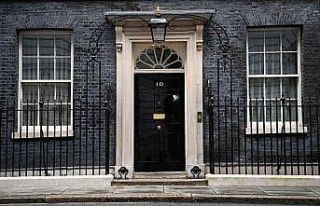 İngiltere’de karantina döneminde başbakanlıkta...