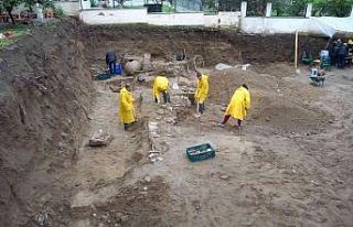 İnşaat temel kazısında antik mezarlar bulundu