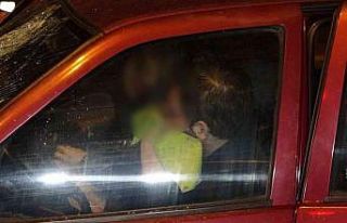 Işıkta bekleyen VIP minibüse otomobil arkadan çarptı:...
