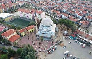 Isparta Gülistan Camii avlusu 3 boyutlu taşlarla...