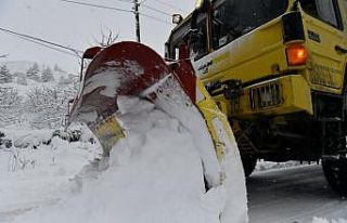 Isparta’da karla mücadele sürüyor