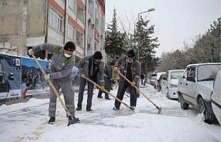 Isparta’da karla mücadelede 70 iş makinesi ve...