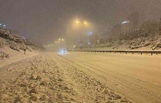 İstanbul’da TEM ve D-100 karayolu kar yağışı...