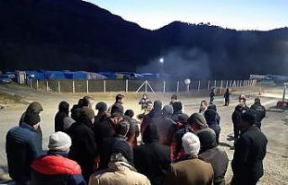 İşten çıkartılan maden işçileri greve başladı