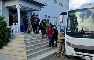 İzmir’de dev uyuşturucu operasyonunda 54 gözaltı