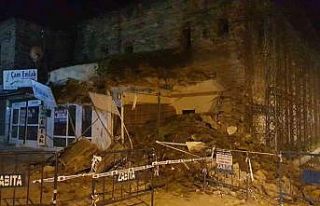 İzmir’de iş yeri büyük gürültüyle çöktü