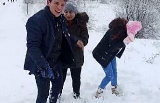 İzmir’de öğrencilerin kar keyfi: Doya doya kar...