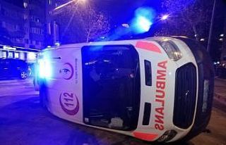 İzmir’de otomobil ile çarpışan ambulans yan...