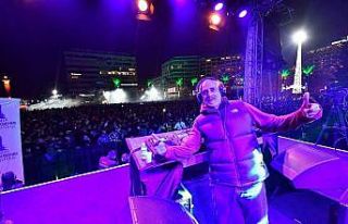 İzmirliler 2022’ye müzikle girdi