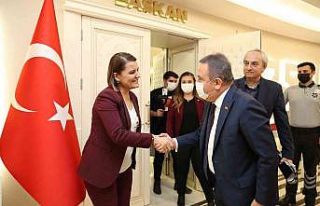 İzmit Belediye Başkanı Antalya’nın projelerini...