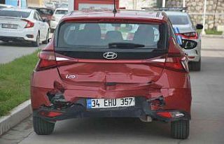 İzmit’te 3 araç kazaya karıştı: 2 yaralı