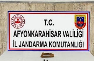 Jandarma 3 kişiyi gözaltına aldı, 2 gram metamfetamin...
