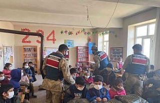 Jandarma yürekleri ısıttı