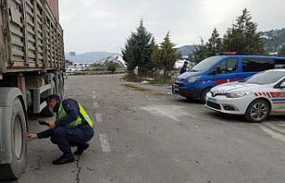 Jandarmadan kış lastiği uygulaması