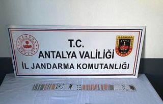 Jandarmadan Tekel markette kumara suçüstü