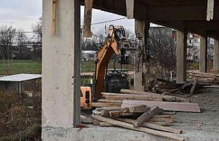 Kaçak işyeri inşaat aşamasında yıkıldı
