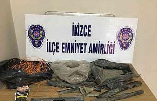 Kaçak kazı yapan 4 kişi suç aletleriyle birlikte...