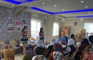 Kadın askerler köy kadınlarına KADES’i tanıttı