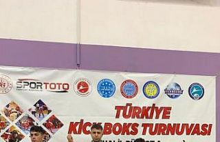 Kadir Danacıoğlu kickboksta Türkiye Şampiyonu...