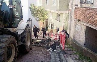 Kağıthane’de su borusu patladı, cadde sele döndü