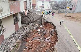 Kahramanmaraş’ta istinat duvarı çöktü