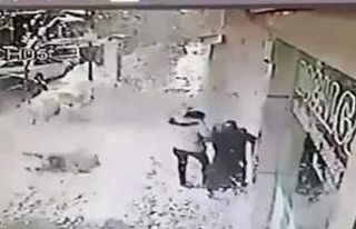 Kaldırımda yürüyen genç kızın üzerine çatıdan...