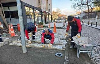 Kaldırımlarda düzenleme devam ediyor