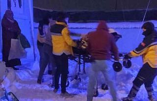 Kalp krizi geçiren hasta yoğun tipiye rağmen hastaneye...