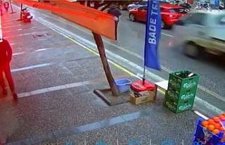 Kamyonet yayaya böyle çarptı