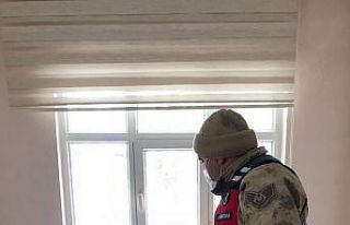 Kanser hastası kadınının ilaçlarını jandarma...