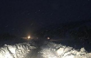 Kar kalınlığı 1 metreyi aştı, sağlık çalışanları...