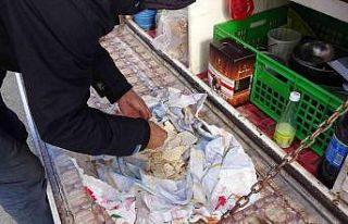 Kar nedeniyle Bolu’da yol kapandı, tır şoförleri...