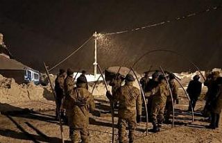 Kar nedeniyle kümes çöktü, 900 tavuğu jandarma...