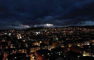 Kar öncesi şehir kara bulutlara teslim oldu