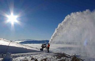 Kar püskürtme çalışmaları kartpostallık görüntüler...