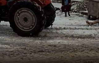 Kar üstünde leğenle snowboard yaptı