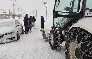 Kar ve tipi nedeniyle yolda mahsur kalanlar kurtarıldı
