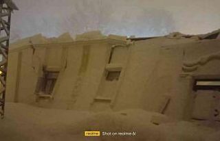 Kar yağışı nedeniyle düğün salonu çöktü