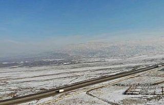 Kar yağışı sonrası kapanan 15 köy yolu ulaşıma...