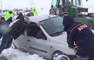 Kara saplanan araçları kurtarma operasyonu