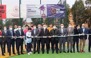 Karabağlar’da yapımı tamamlanan spor tesisleri...