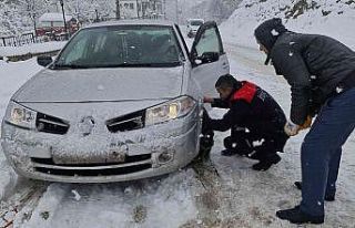 Karabük’te sürücülerin karla imtihanı