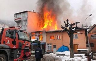 Karabük’te yan yana 3 bina alevlere teslim oldu