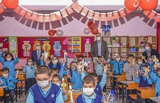 Karacabey Belediyesi’nden öğrencilere sürpriz