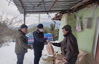 Karacasu’da vatandaşların ihtiyaçlarını jandarma...