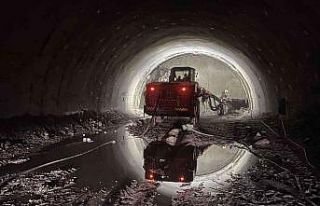 Karadeniz Sahil Yolunda dev tünellerin inşası sürüyor
