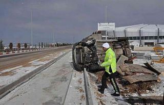Karaman’da yola çıkan köpek kazaya neden oldu:...