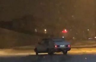 Karda drift yapan araçlar kameraya yansıdı