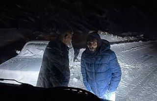 Karda mahsur kalan biri çocuk 4 kişiye İhlas Haber...