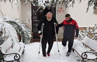 Karda mahsur kalan hastanın imdadına Yalova Belediyesi...